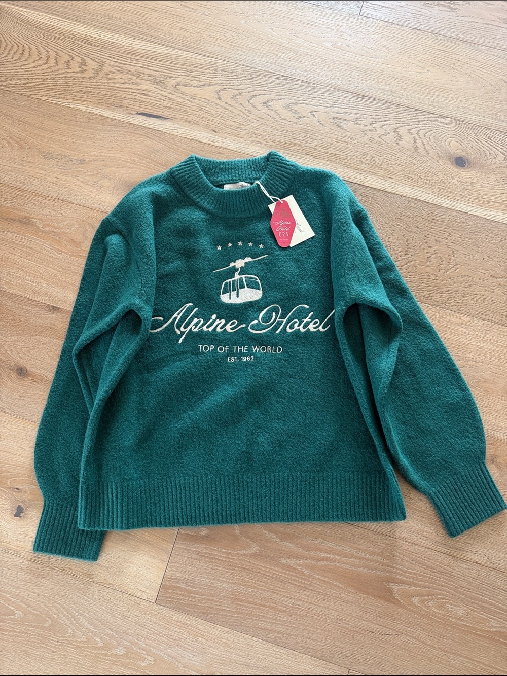 Universal Thread Emerald Green Crewneck Sweater with Alpine Hotel Graphic